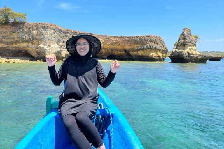 Tour Harian Pantai Pink