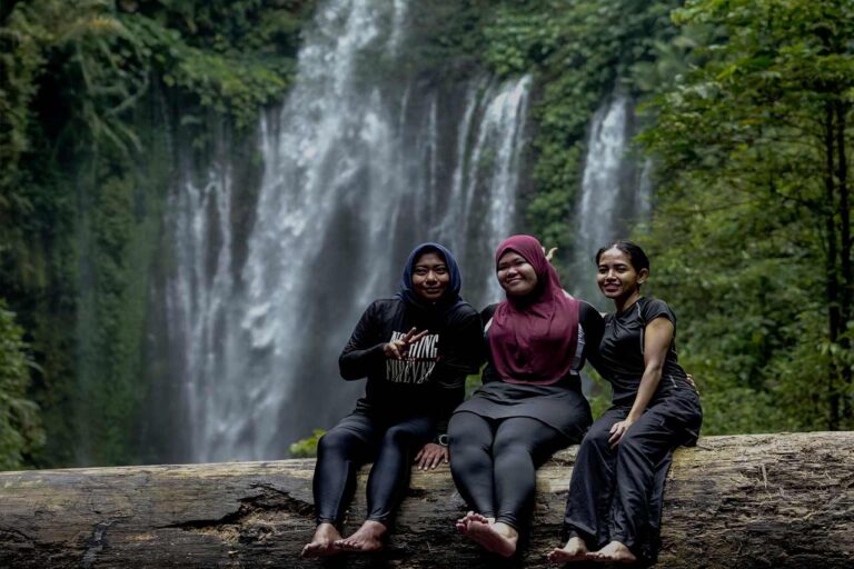 Tour Harian Air Terjun